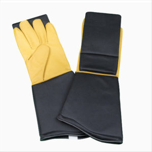 sherwood-Studded Glove